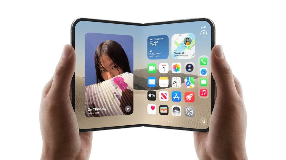 Раскрывающийся iPhone Duo в руках